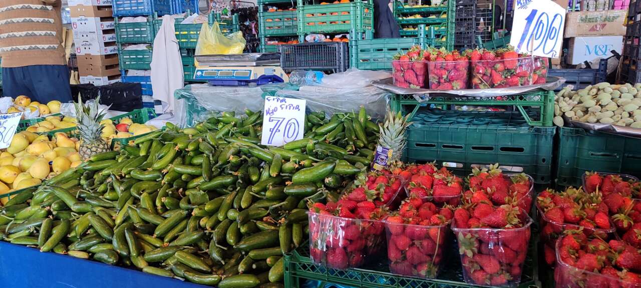 Menteşe Perşembe Pazarında Fiyatlar Cep Yakıyor: Sarımsak 350 TL ile Zirvede 11